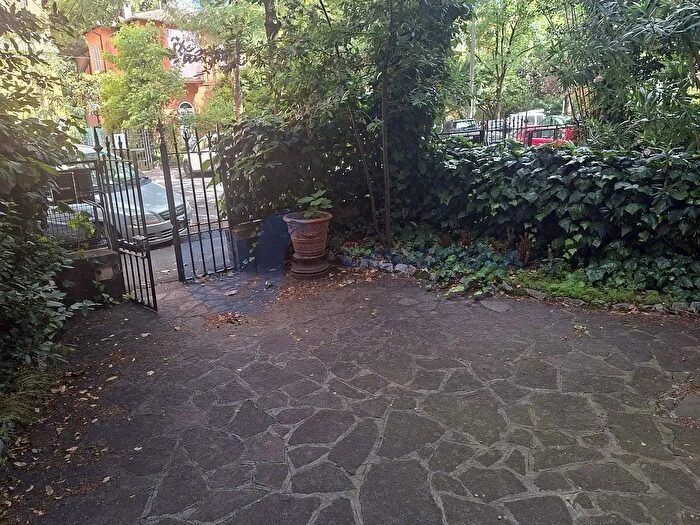 Appartamento trilocale in affitto in Via Livio Zambeccari, Bologna
