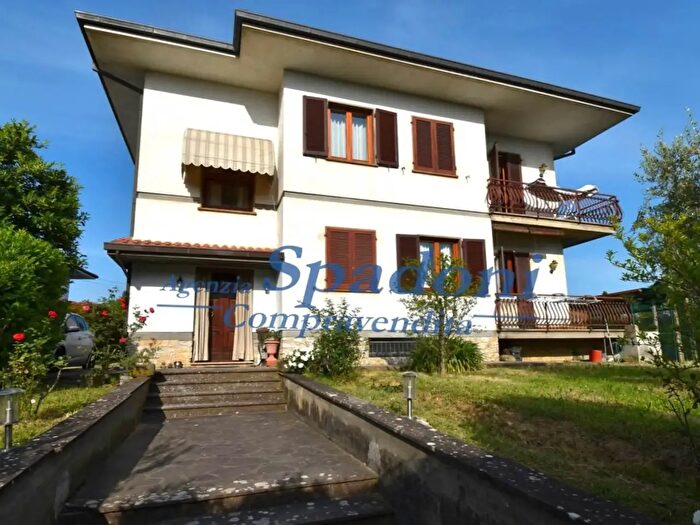 Casa con 10 locali in vendita in Monsummano Terme