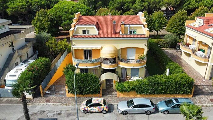 Appartamento trilocale in vendita in Via Adda, Silvi