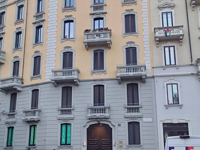 Appartamento trilocale in affitto in Viale Emilio Caldara, Quadronno Crocetta, Milano