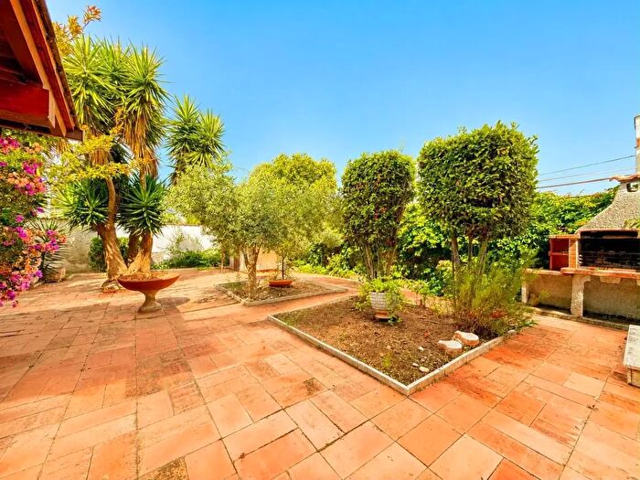 Casa con 5 locali in vendita in Via Metauro, Ardea