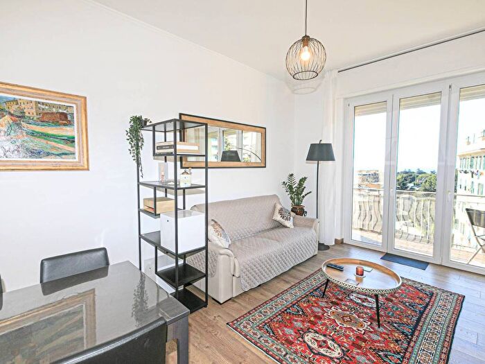 Appartamento bilocale in affitto in Via degli Albanesi, Quarto, Genova