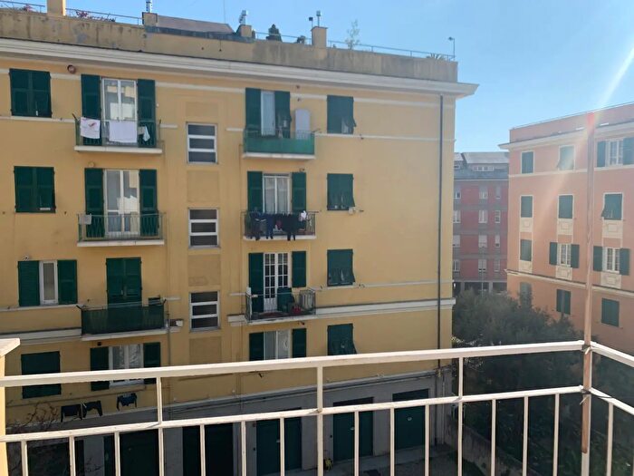 Appartamento trilocale in affitto in Via Montallegro a, Genova