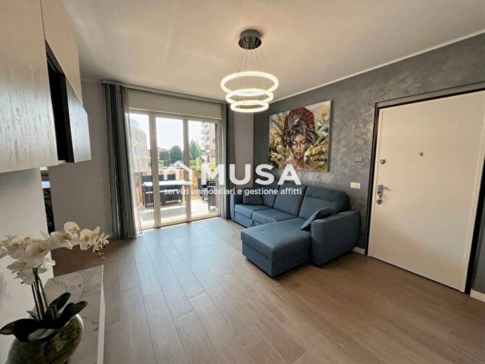 Appartamento trilocale in affitto in Viale Risorgimento, Semicentro, Vimercate