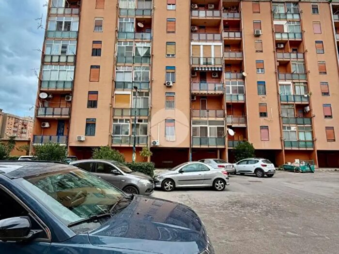 Appartamento con 6 locali in vendita in Via Sacco E Vanzetti, Palermo