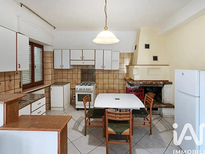 Casa con 10 locali in vendita in Via Via San Marco, Fermo