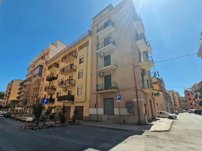 Appartamento quadrilocale in affitto in Via Luigi Razza, Palermo