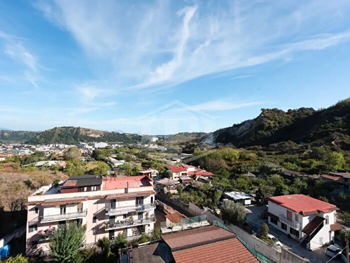 Appartamento con 6 locali in vendita in Via Pisciarelli, Pozzuoli