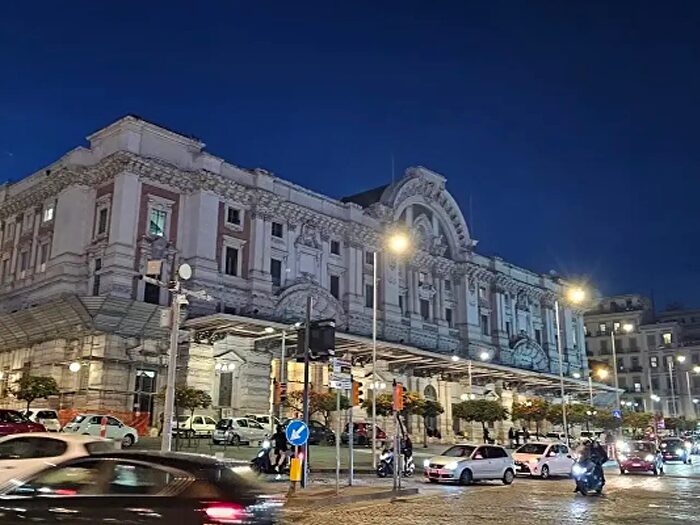 Appartamento bilocale in vendita in Via Piedigrotta, Napoli