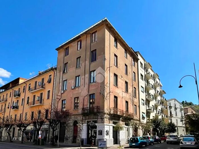 Appartamento trilocale in vendita in Via Montegrappa, Cosenza