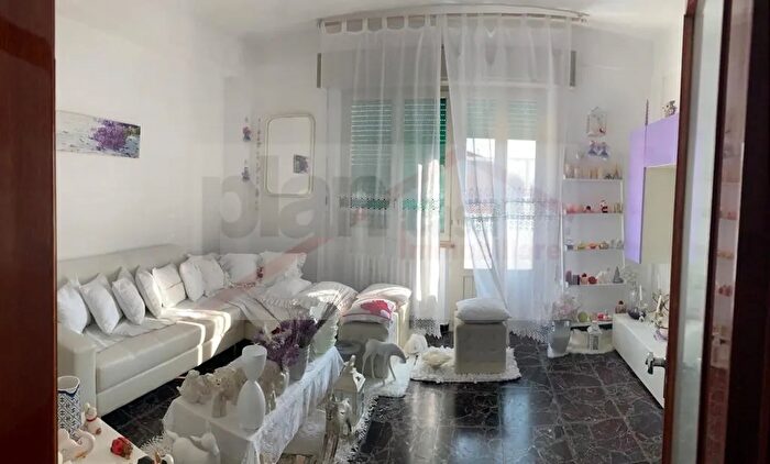 Appartamento con 5 locali in vendita in Vallefoglia