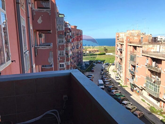 Appartamento con 6 locali in vendita in Via Luigi Cassia, Siracusa