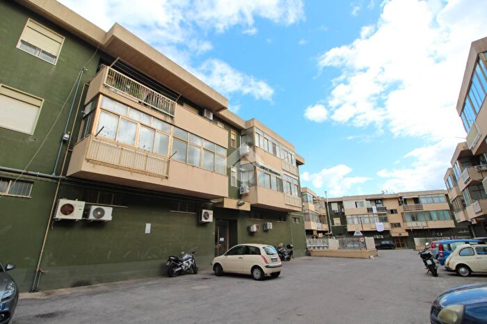 Appartamento con 5 locali in vendita in Via Felix Mendelssohn, Palermo