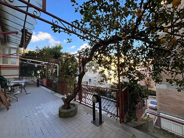 Appartamento trilocale in vendita in Vico Sant Eframo Vecchio, Napoli