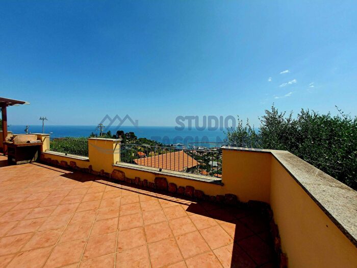 Casa con 8 locali in vendita in Strada Villetta, Sanremo