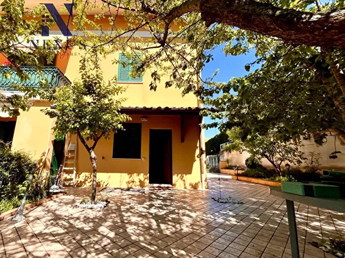 Appartamento trilocale in vendita in Strada per San Costanzo, San Costanzo