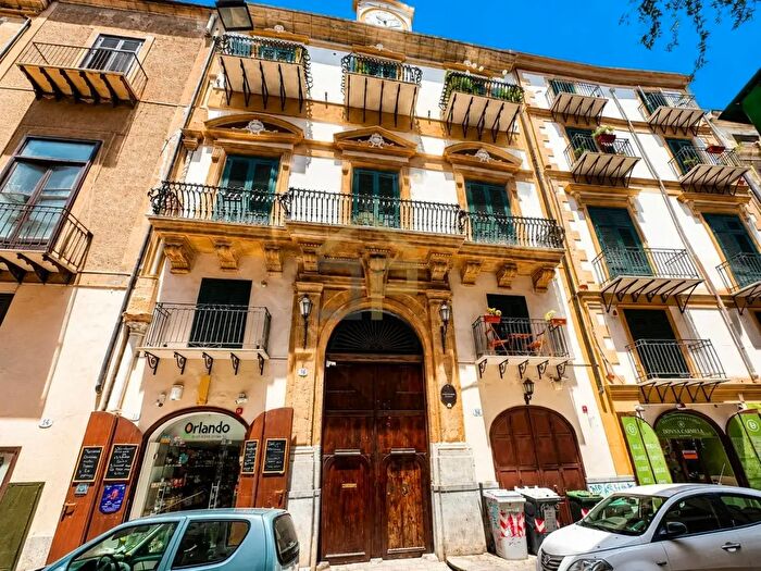 Appartamento quadrilocale in affitto in Via Alessandro Paternostro, Palermo