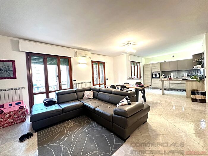 Appartamento con 6 locali in affitto in Via P E Venturini Sottomarina Chioggia Ve, Chioggia