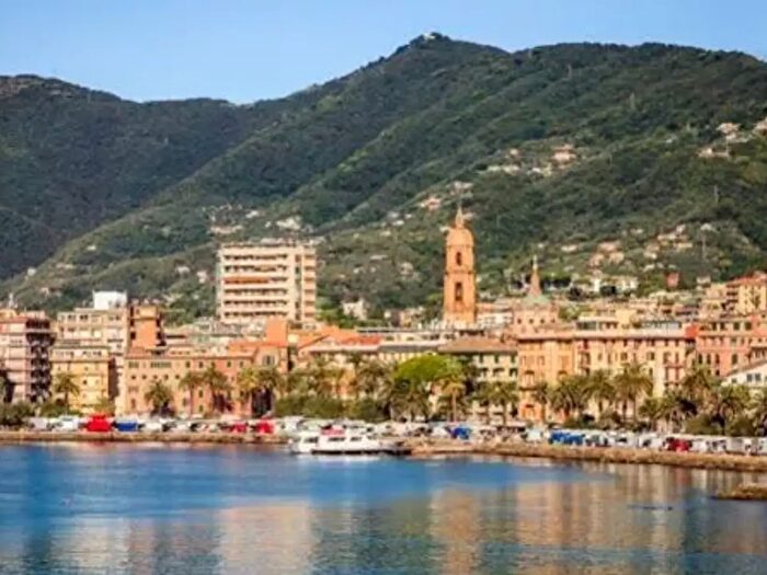 Appartamento con 6 locali in vendita in Lungomare Vittorio Veneto, Rapallo