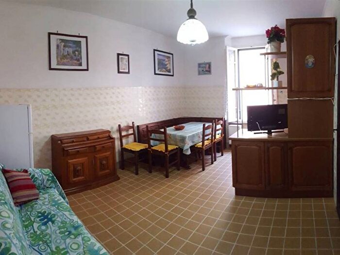 Appartamento trilocale in affitto in Via Giacomelli, Centro, Follonica