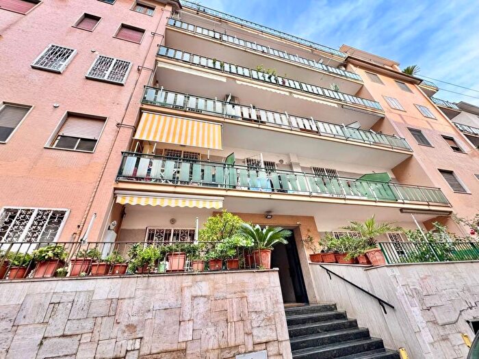 Appartamento bilocale in affitto in Via Mario De Ciccio, Vomero, Napoli