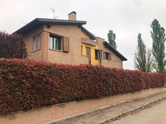 Casa con 5 locali in vendita in Modena