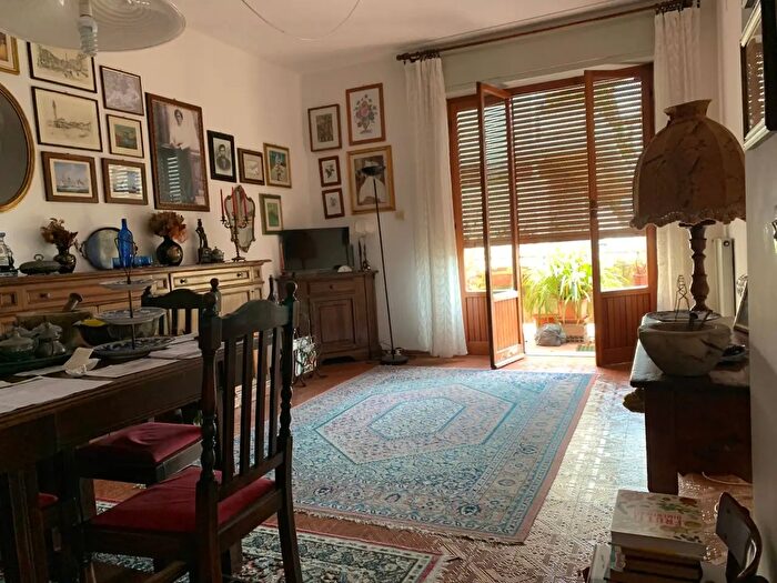 Appartamento quadrilocale in vendita in Via Firenze, Massa