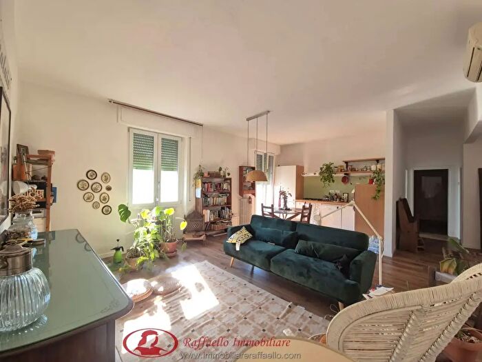 Appartamento trilocale in vendita in Via Erbosa, Firenze