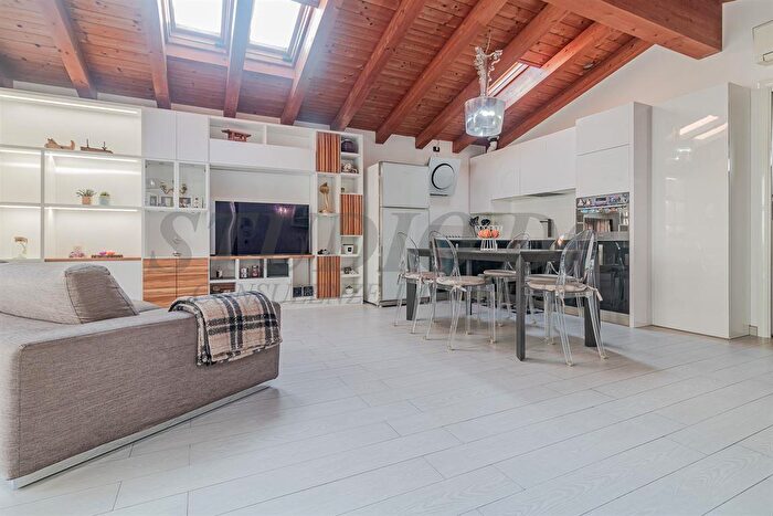 Appartamento trilocale in vendita in Via Milano, Cesano Maderno