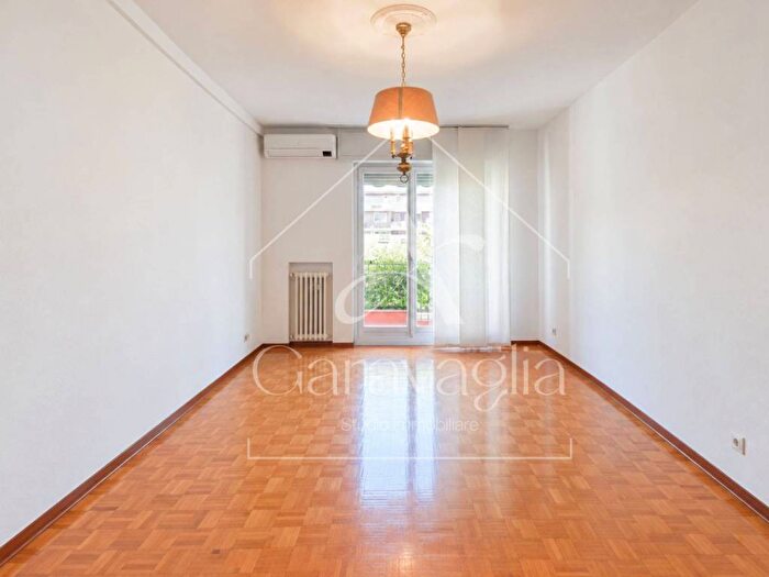 Appartamento trilocale in vendita in Via Silvestro Sanvito, Brunella, Varese