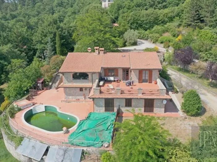 Casa con 6 locali in vendita in Lisciano Niccone