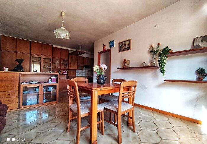 Appartamento con 8 locali in vendita in Serra De Conti