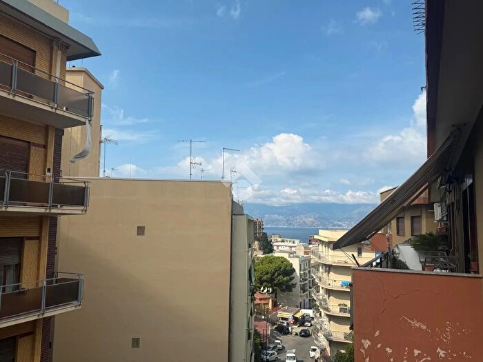 Appartamento quadrilocale in vendita in Via Santa Lucia, Reggio Calabria
