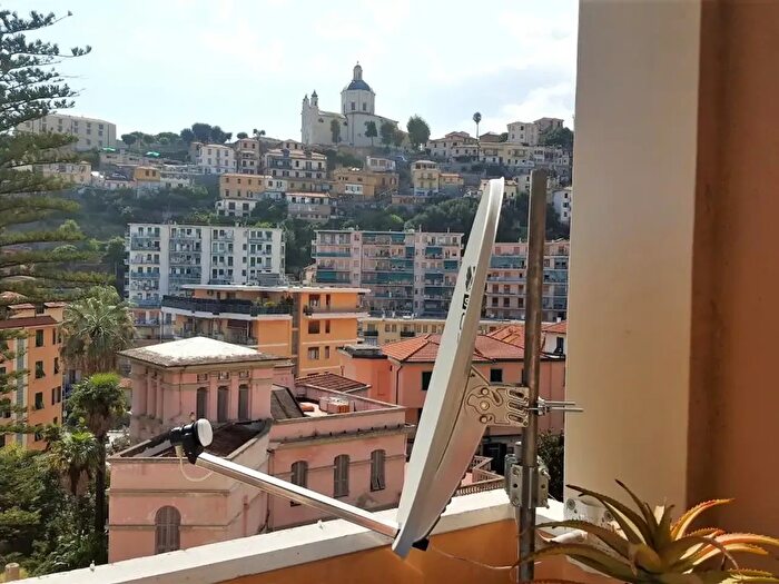 Appartamento bilocale in vendita in Via Zeffiro Massa, Sanremo