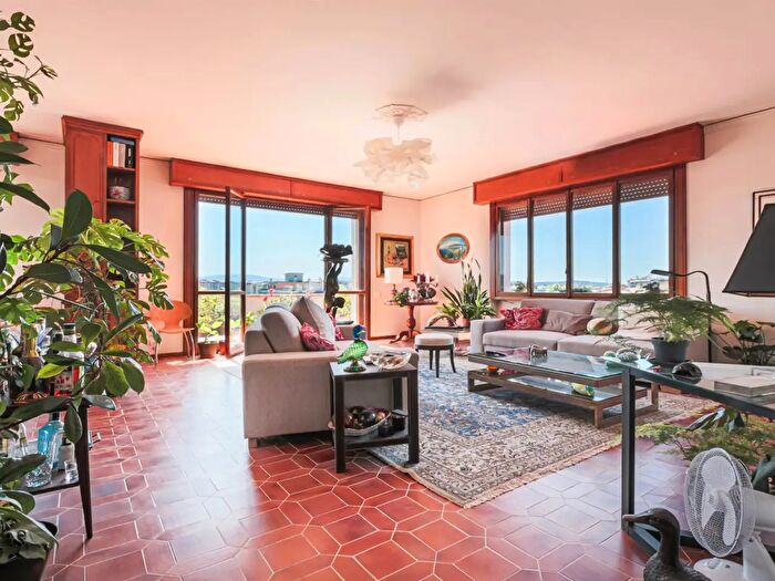 Appartamento con 9 locali in vendita in Firenze