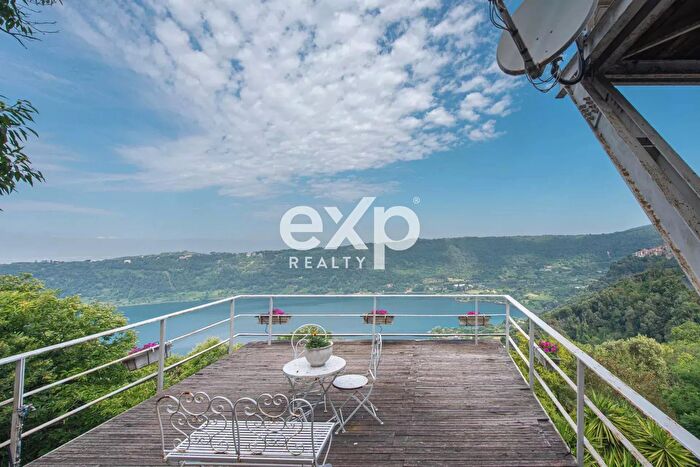 Casa in vendita in Nemi