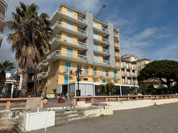 Appartamento trilocale in affitto in Via Sicilia, Centro, San Bartolomeo al Mare