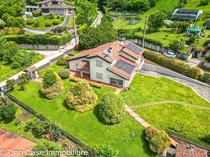 Casa con 7 locali in vendita in Via Verdi Ghemme, Ghemme