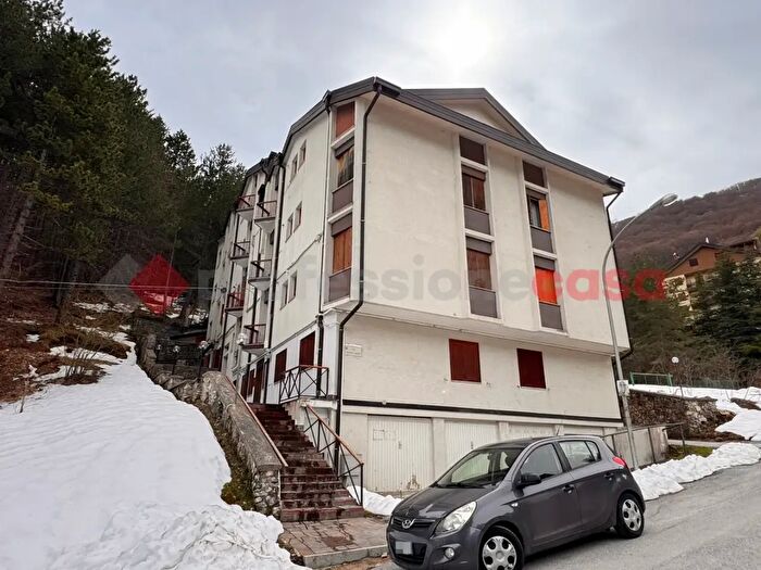 Appartamento trilocale in vendita in Via Vallone San Rocco, Roccaraso