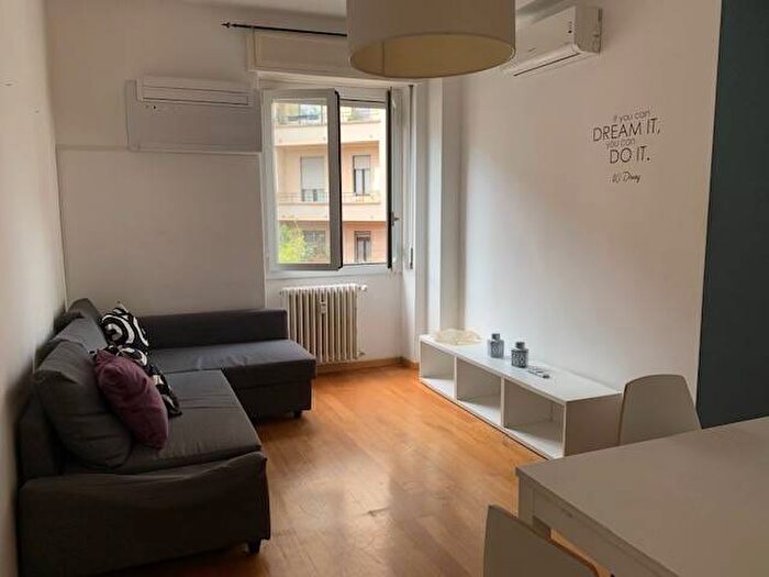 Appartamento trilocale in affitto in Via Montevideo, Solari, Milano