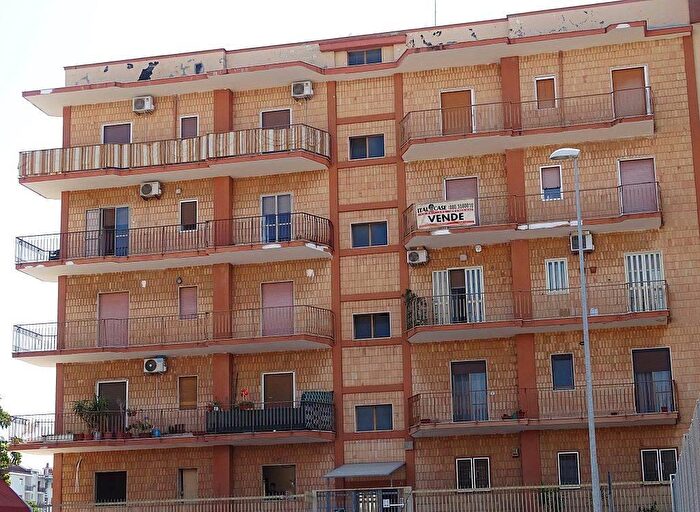 Appartamento quadrilocale in vendita in Via Salapia, Bari