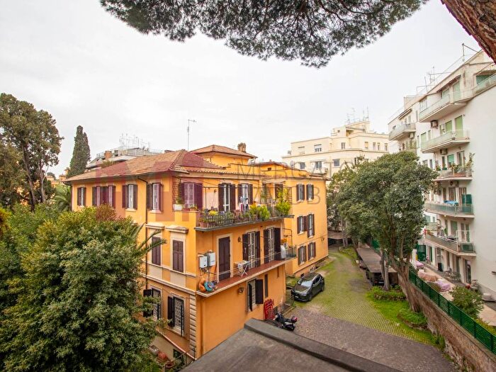 Appartamento quadrilocale in affitto in Viale di Villa Massimo, Bologna, Roma