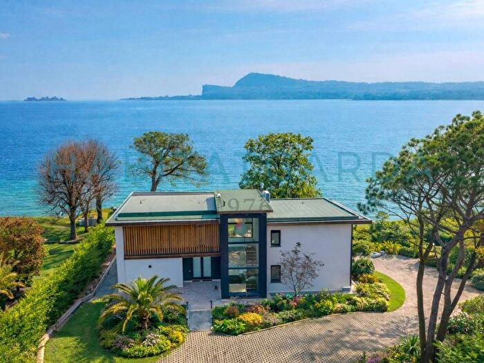 Casa con 6 locali in affitto in Via Gardiola, Centro, San Felice del Benaco