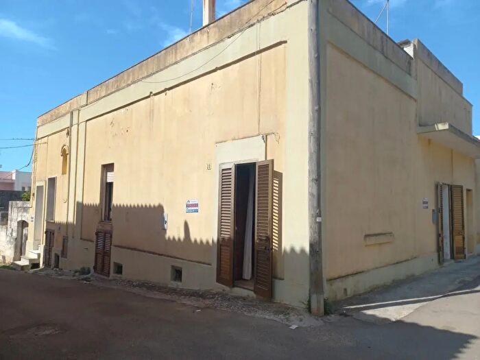 Casa con 7 locali in vendita in Via IV Novembre, PresicceAcquarica