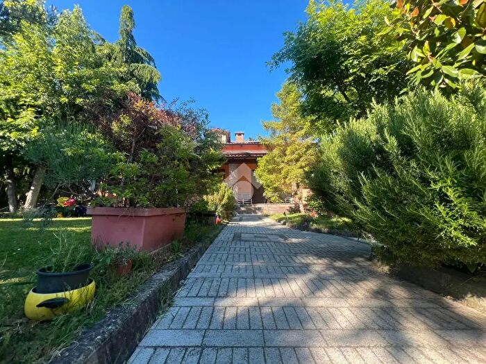 Casa con 10 locali in vendita in Via XXIV Maggio, Traversetolo
