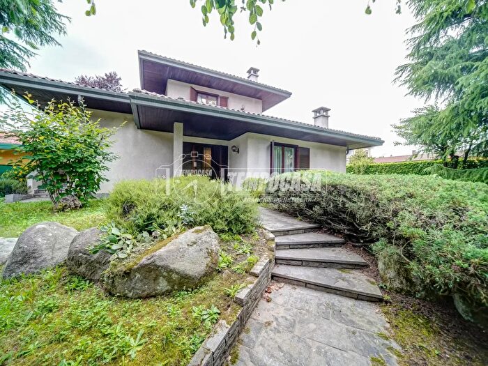 Casa con 6 locali in vendita in Via Arconti, Gallarate