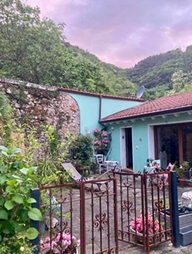 Casa con 5 locali in vendita in Ameglia