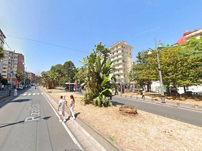 Appartamento quadrilocale in affitto in Via Antonio Villari, Sanità, Napoli