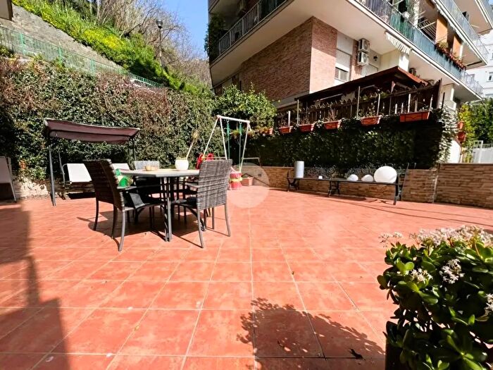 Appartamento trilocale in vendita in Via Michelangelo da Caravaggio, Napoli