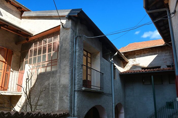 Casa quadrilocale in vendita in Castelveccana